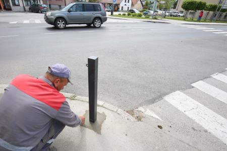 POSTAVITEV NOVIH KOLIČKOV PRED PREHODOM 05 FOTO LJUBO VUKELIČ